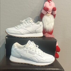 Reebok classic shoes with gum sole women’s 9